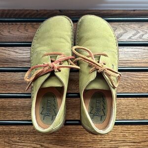 BORN Oxford Shoes / Women 8 / Handcrafted Olive Green Suede Leather Derby
